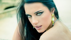 Green eyes brunettes duplicate Andrieu Monika
