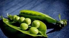 Green food peas fruits