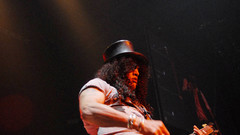 Guitars slash concert