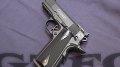 Guns pistols caspian pistoletai