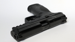 Guns weapons Mär Smith