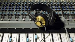 Headphones Music mixing tables