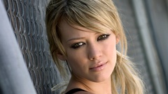 Hilary Duff Chain Link