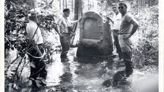 Historic lap monument lg