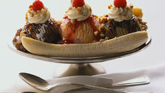 Ice cream desserts bananas