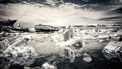 Ice white Desktopography reflections