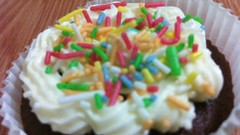 Icing cupcakes vanilla chocolate