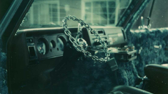 Interior chain steering wheel