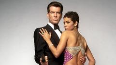 James bond Halle Berry