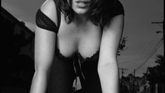 Jeans Neve Campbell monochrome Actress lipstick brown eyes 