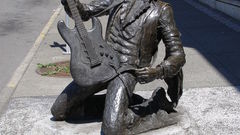 Jimi hendrix guitars statues