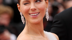Kate Beckinsale earrings wink