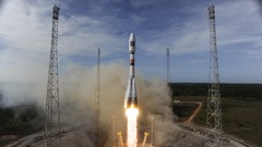 Launch pad carrier rocket Soyuz lift off Roskosmos French 