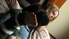 Leg warmers blondes feet