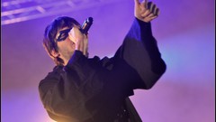 Men concert singing masks singers Orelsan