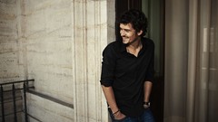 Men jeans Actors Orlando Bloom curtains smiling brunettes hands 