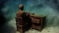 Men Oceans fossil underwater