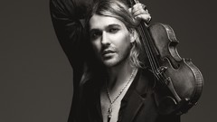 Men violins David Garrett grayscale