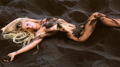 Michelle Hunziker strategic covering