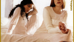 Mila kunis Laura Prepon