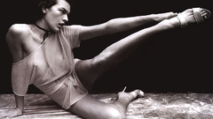 Milla jovovich kick legs