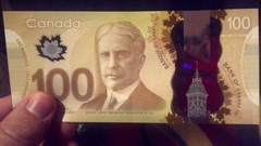 Money Canada dollar bills