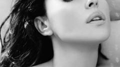 Monica Bellucci grayscale monochrome