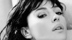 Monica Bellucci grayscale monochrome