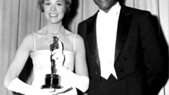 Monochrome oscar statuette sidney