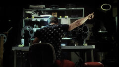 Movies Fight Club Brad Pitt Arms actor sitting 1999(Year)