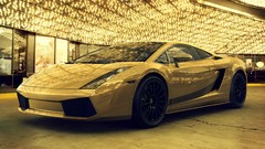One lamborghini gallardo Goldie