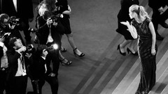 Paparazzi kissing doutzen kroes red carpet Cosmopolis