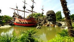 Paris skulls pirate ship