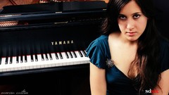 Piano singers Vanessa Carlton