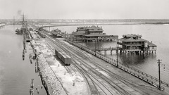 Pin-up grayscale monochrome citytrain