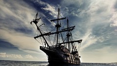 Pirate ship Oceans sail