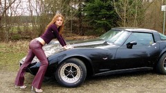 Pitgirls chevrolet corvette driving