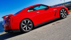 Red cars Nissan side