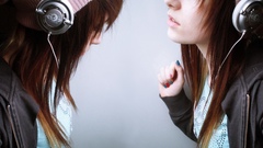 Redheads Skullcandy woman