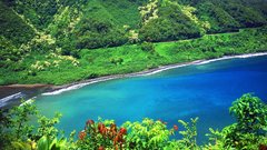 Road to hanaturquoise lagoon