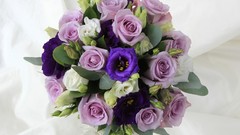 Roses lisianthus color composition