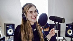 Singing blondes Emmelie De Forest