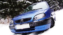 Snow blue Citroen Saxo