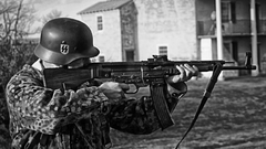 Soldiers machine gun Guns