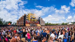Stage party hardstyle Q-Dance Mystery Land 2012