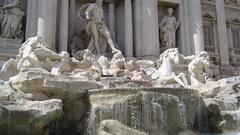Statues fontana di trevi