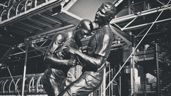 Statues monochrome zinedine zidane beaubourg marco materazzi