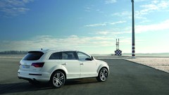 Sun clouds white horizon SUV shadows 2008 v12 audi q7 deserts 