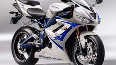 Superbike motorbikes Triumph Daytona 675