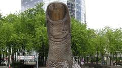 Thumbs up La Defense